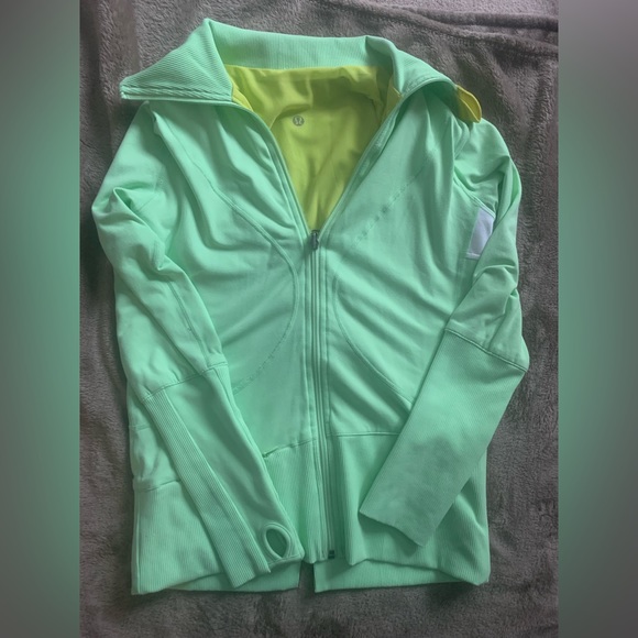 Lululemon fitted size 8 workout jacket - Picture 2 of 5